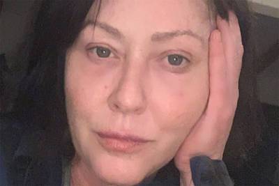 50-летняя актриса из «Зачарованных» показала лицо без макияжа после онкологии