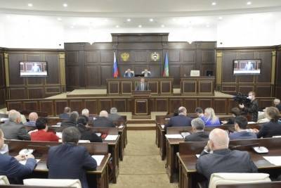 Новые законы о поддержке семей приняли в Карачаево-Черкесии
