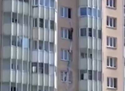 В Санкт-Петербурге женщина погибла, пытаясь спуститься с девятого этажа по простыням - ya62.ru - Санкт-Петербург