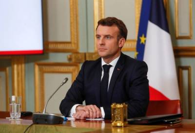 Охранникам получившего пощечину президента Франции грозит увольнение