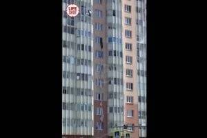 Россиянка рухнула с девятого этажа, пытаясь сбежать от мужа. ВИДЕО