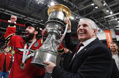 Лучшим тренером КХЛ признали канадца
