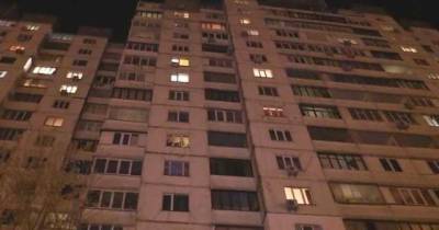 Вдерся у квартиру через балкон на 9 поверсі: у Києві чоловік взяв у заручниці жінку, якій робив ремонт