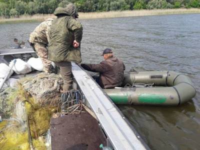 В Черкасской области Днепр очистили от браконьерских сеток