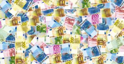 Курс евро впервые с 19 марта снизился до 88 рублей