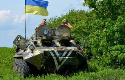 Украина стягивает к границе с Крымом сотни танков и артиллерию