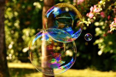 9 июня отмечаем Международный день друзей, День пускания мыльных пузырей, Международный день архивов