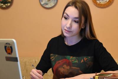 Столичных школьников пригласили отметить День России онлайн