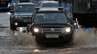 Ливни и потопы: как жители ряда российских регионов спасались от разгула стихии