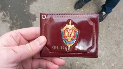 В Петербурге сотрудника ФСБ, снявшего из служебного кабинета погром на парковке, могут уволить