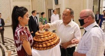 В Таджикистан прибыла делегация мастеров искусств Узбекистана