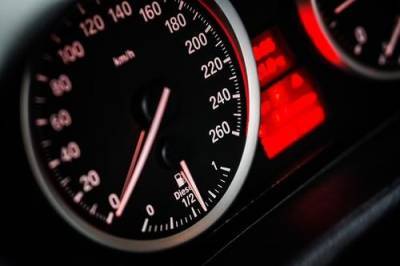 В ГИБДД поддерживают идею снизить скорость движения машин в населённых пунктах до 30 км/ч