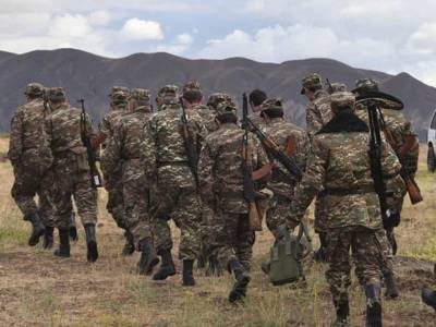 В Армении отстранены от службы командиры двух армейских частей
