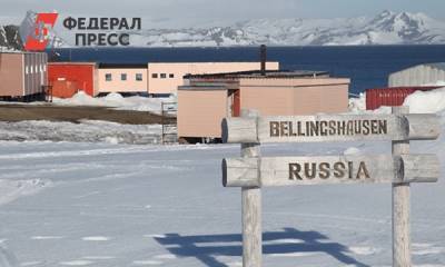 Житель Лабытнанги развернул флаг Ямала в Антарктиде