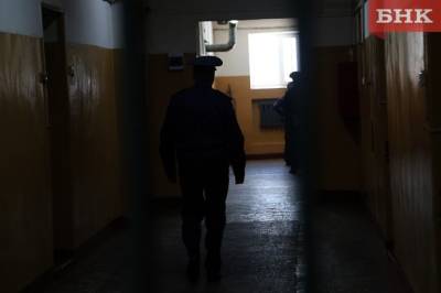 В Сыктывкаре заключенный пытался дать взятку сотруднику СИЗО