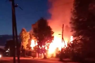 Нежилой деревянный дом сгорел в Тверской области
