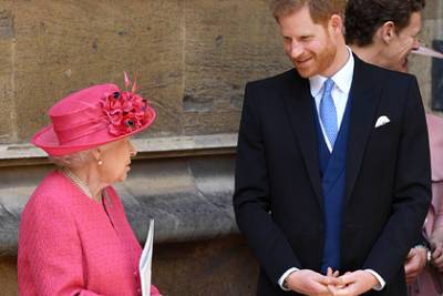 Елизавета II решила помириться с принцем Гарри во время обеда