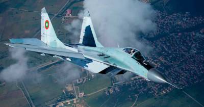 Истребитель МиГ-29 ВВС Болгарии упал в море, пилота ищут