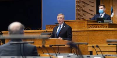 Эстонские правые не смогли сбросить министра обороны, занявшегося урезаниями