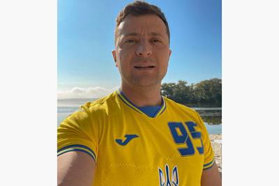 Зеленский опубликовал фото в форме сборной Украины с изображением Крыма