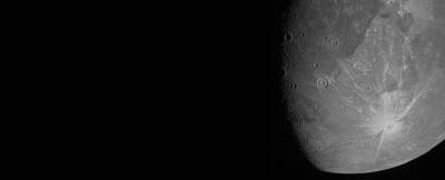 Получены четкие изображения самой большой луны Солнечной системы