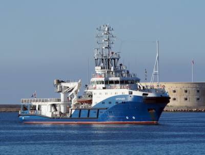 Противодиверсионный катер и буксир ЧФ направляются в Средиземное море
