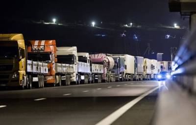 Иностранным грузовикам с неоплаченными штрафами запретили выезжать из России