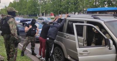 Появилось видео задержания двоих новокузнечан бойцами ОМОН