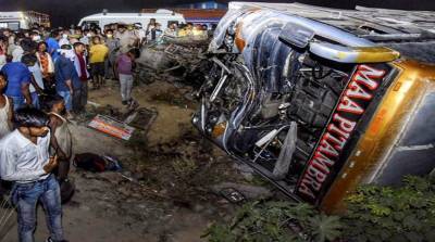 В Индии столкнулся пассажирский автобус и автопогрузчик. Погибли 17 человек, 70 пострадали