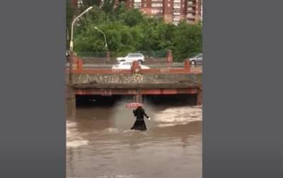 В Мариуполе ливни затопили дома, пролетел смерч