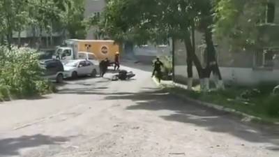 Во Владивостоке сняли на видео погоню полицейских за мотоциклистом