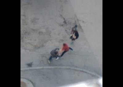 На улице Зубковой в Рязани сняли на видео избиение молодого человека