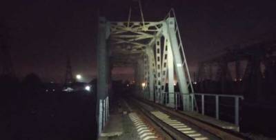 В Харькове девочку ударило током, она сорвалась с моста и разбилась на смерть