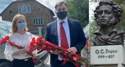 «Нацкорпус» не дал дипломатам из России возложить цветы к памятнику Пушкина