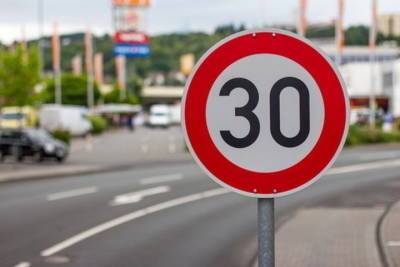 В Мурманске могут снизить скорость на дорогах до 30 километров час