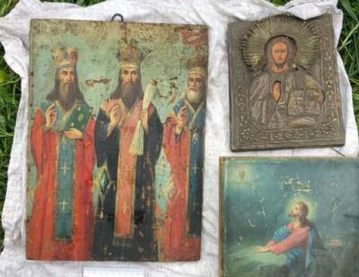 На Луганщине поймали контрабандистов со старинными иконами