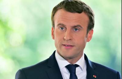 Президент Франции прилюдно получил по лицу — видео