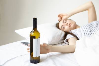 Исследование: Женщины догоняют мужчин по потреблению алкоголя