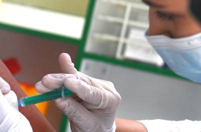 Москвичи смогут сделать прививку от коронавируса на работе