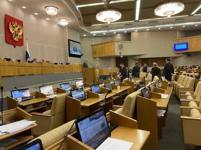 Только один свердловский депутат Госдумы смог досидеть до конца 9-часового заседания