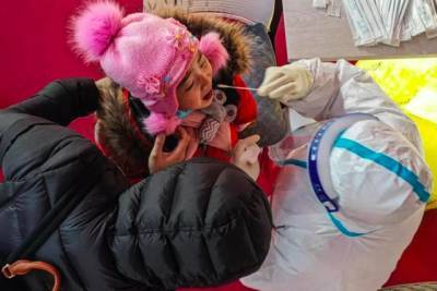 Китай одобрил использование COVID-вакцины Sinovac для детей от трех лет