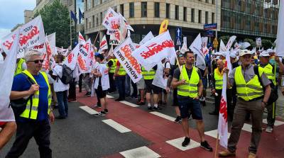 Массовая демонстрация работников топливно-энергетического сектора проходит в Варшаве
