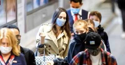 Анджелина Джоли со всеми своими детьми покинула Лос-Анджелес после проигрыша в суде (видео)