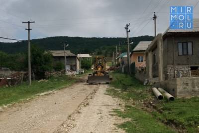 В Казбековском районе благоустроили более 30 километров сельских дорог, поврежденных в результате ливневых дождей