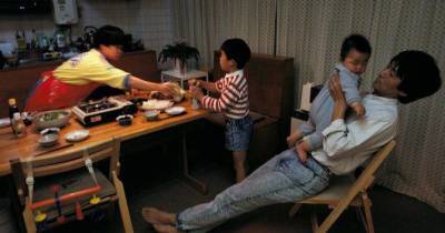 В Японии мужчин будут отправлять в обязательный декрет отпуск