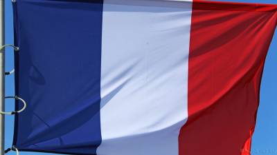 Франция открыла границы для привитых от коронавируса туристов