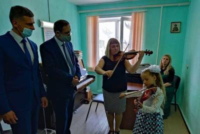 В Уваровскую детскую школу искусств поступили новые музыкальные инструменты