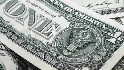 Курс доллара снижается в ходе торговой сессии Мосбиржи