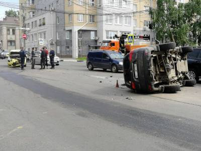 Иномарка перевернулась в центре Нижнего Новгорода