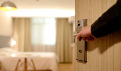 Женщину обокрали в столичной гостинице на 200 тысяч рублей